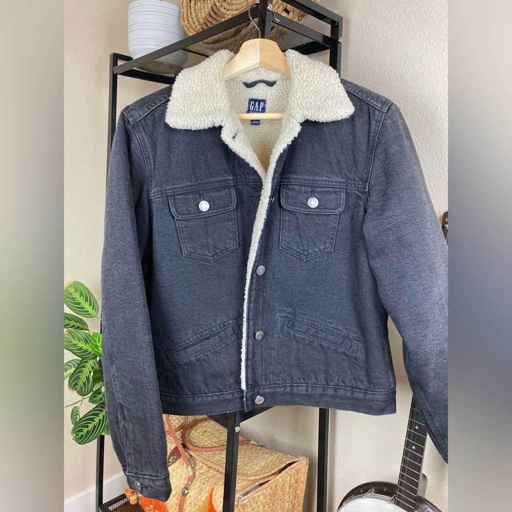 GAP Sherpa lined black denim jacket. Size M